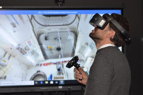 Semi-immersive Virtual Reality